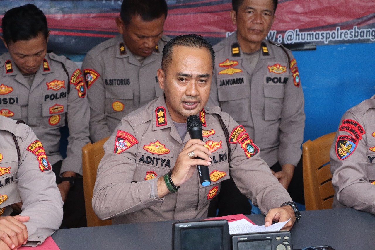 Polres Bangka Barat Gelar Konferensi Pers Ungkap Penyelundupan 5 Ton Pasir Timah, 8 Pelaku Diamankan